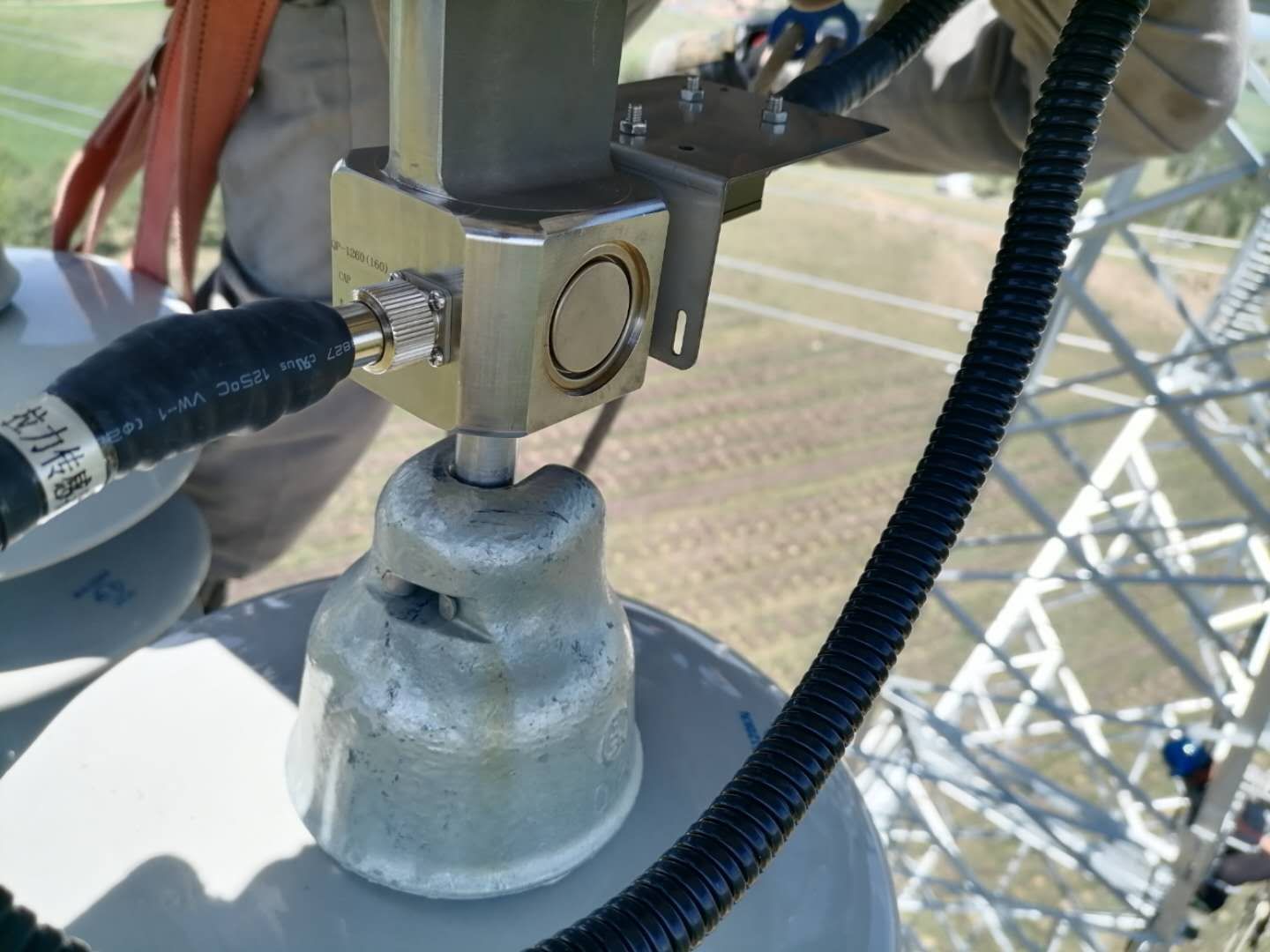 武漢電網(wǎng)加裝覆冰在線監(jiān)控裝置，為觀冰、抗冰舉措助力